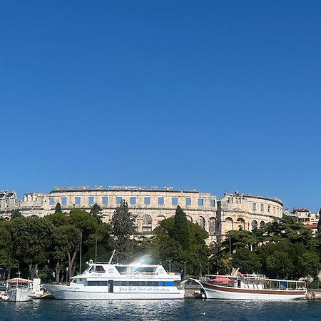 Lungo Mare Apartment With Terrace Пула Екстериор снимка
