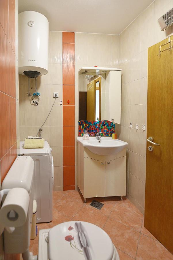 Lungo Mare Apartment With Terrace Пула Екстериор снимка